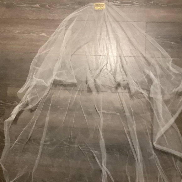 Twigs & Honey for J.Crew Single Layer Fingertip Veil in Ivory #C4061. - Picture 2 of 13